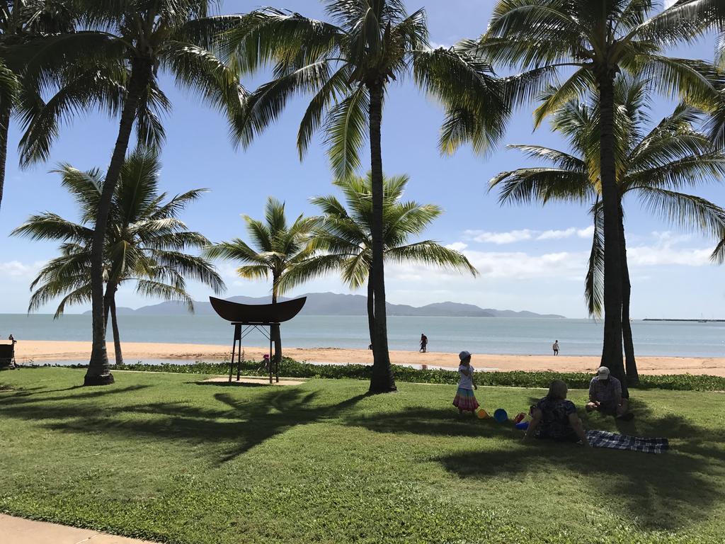 Yongala Lodge By The Strand Townsville Buitenkant foto